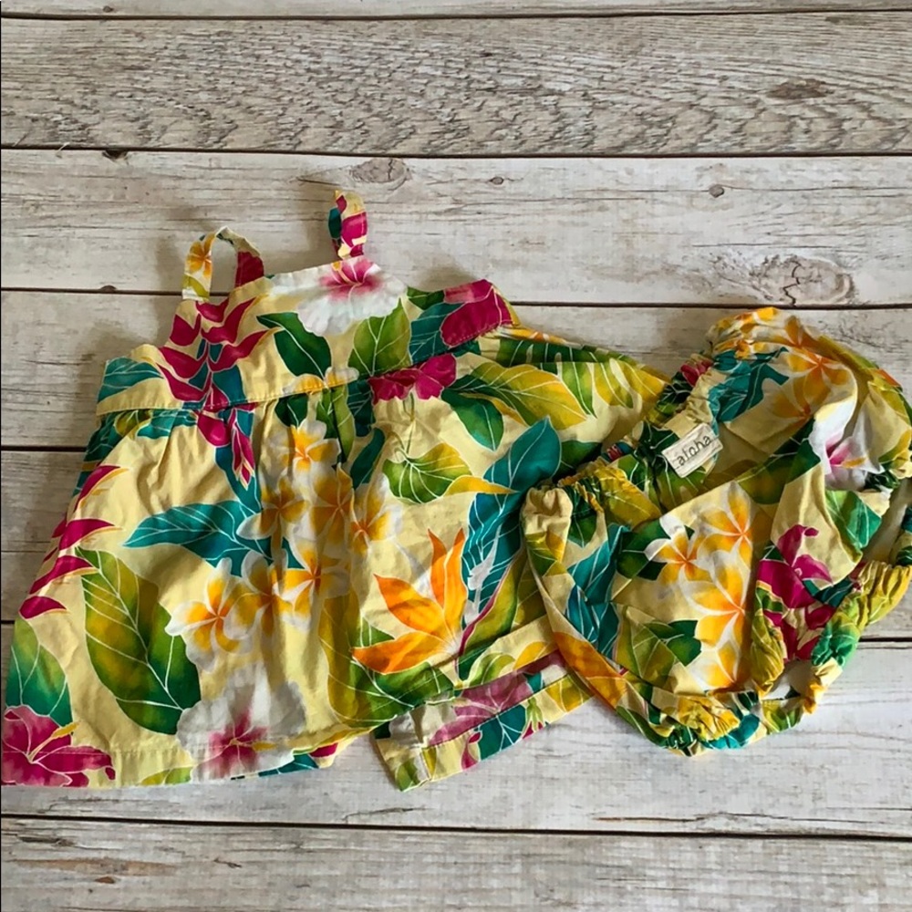 Sweet Hawaiian print baby set